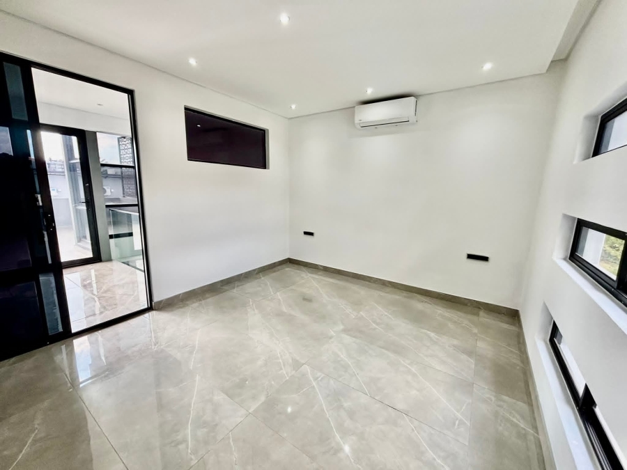 To Let 3 Bedroom Property for Rent in Illovo Gauteng