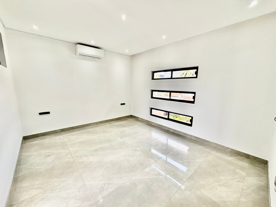 To Let 3 Bedroom Property for Rent in Illovo Gauteng