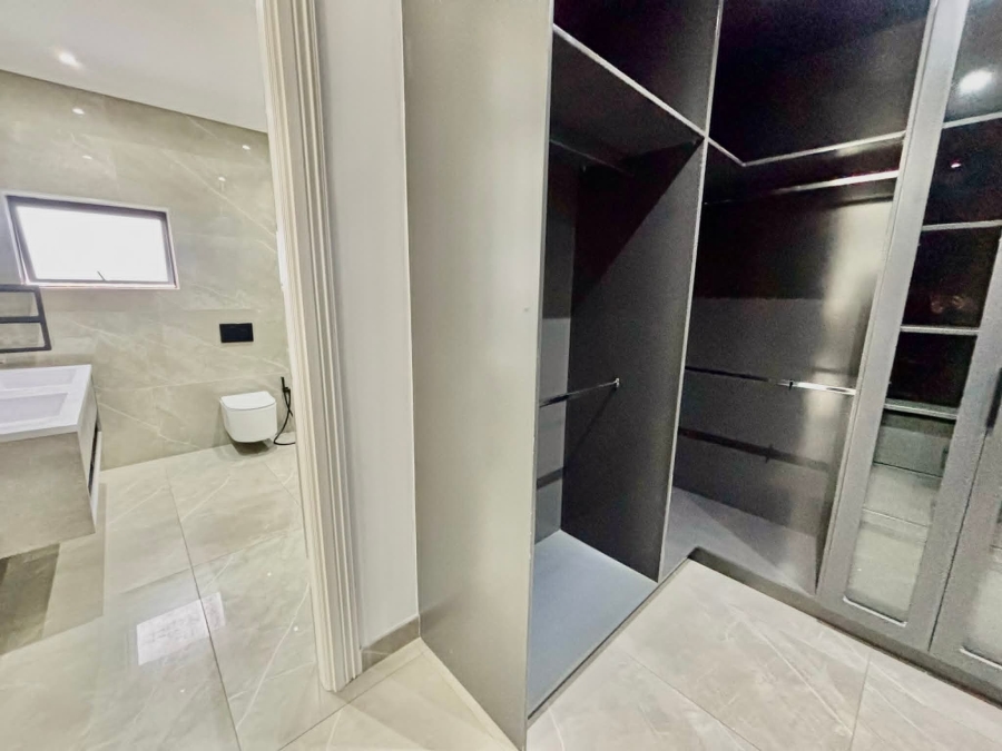 To Let 3 Bedroom Property for Rent in Illovo Gauteng