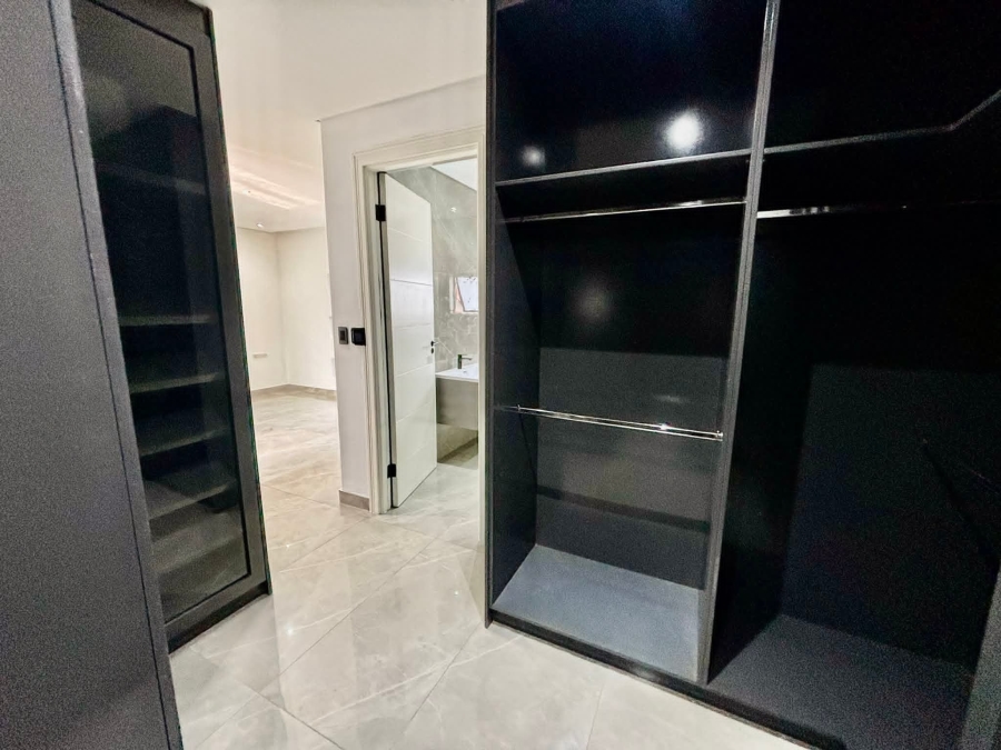 To Let 3 Bedroom Property for Rent in Illovo Gauteng