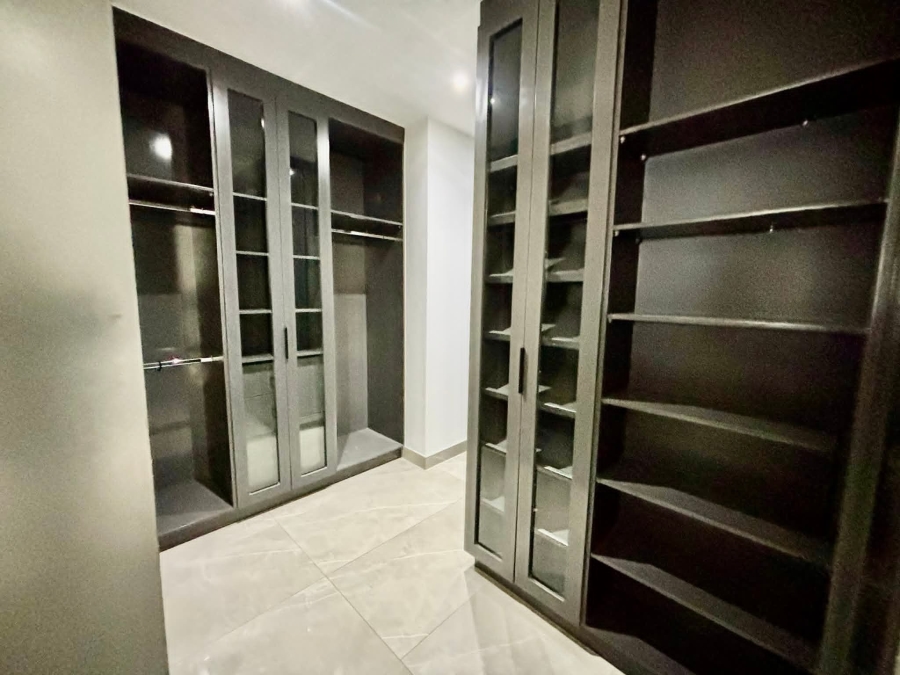 To Let 3 Bedroom Property for Rent in Illovo Gauteng