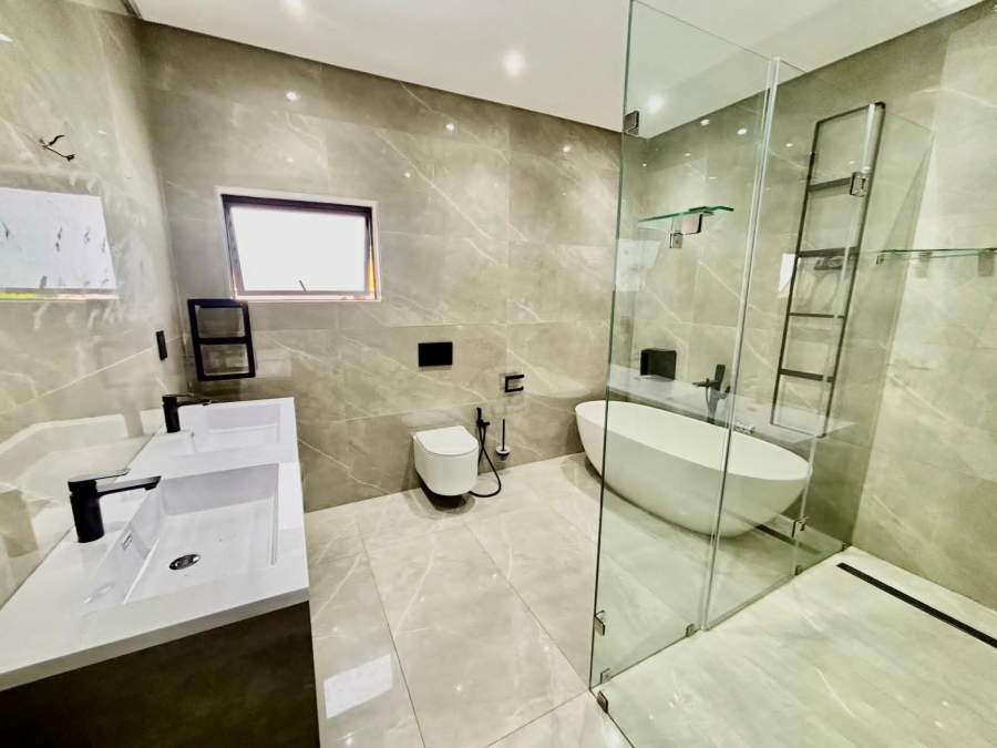 To Let 3 Bedroom Property for Rent in Illovo Gauteng