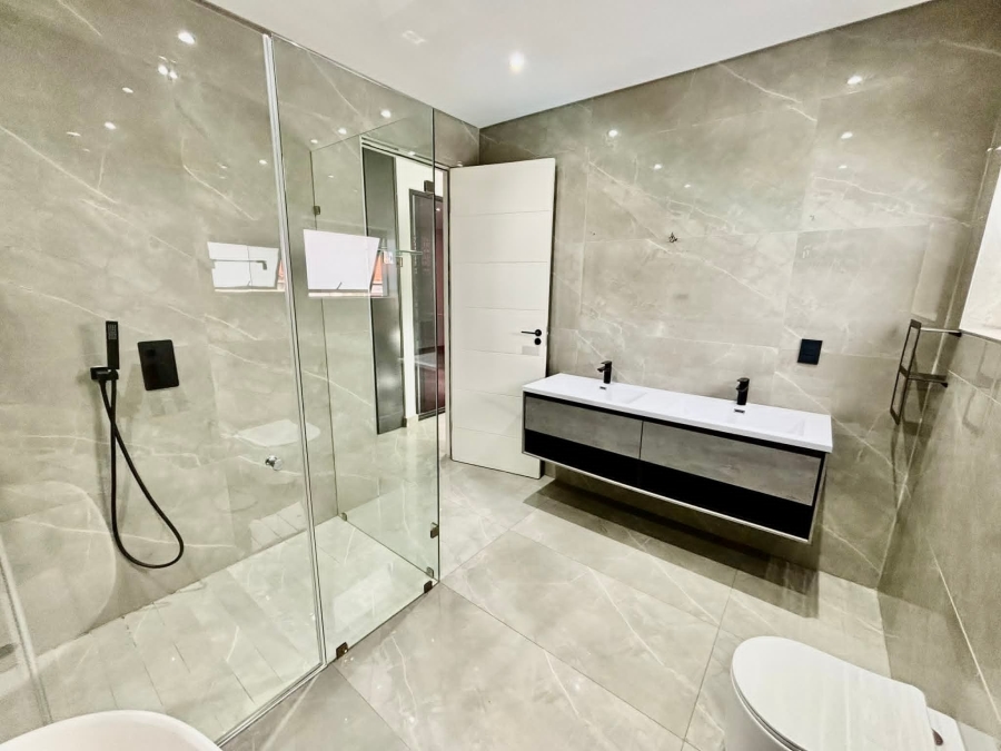 To Let 3 Bedroom Property for Rent in Illovo Gauteng