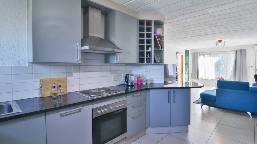To Let 2 Bedroom Property for Rent in Sandown Gauteng