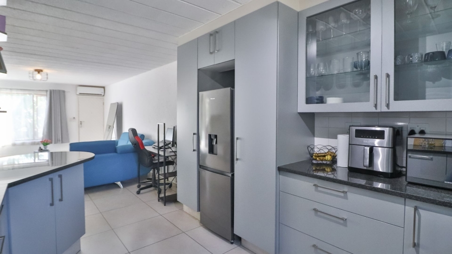 To Let 2 Bedroom Property for Rent in Sandown Gauteng