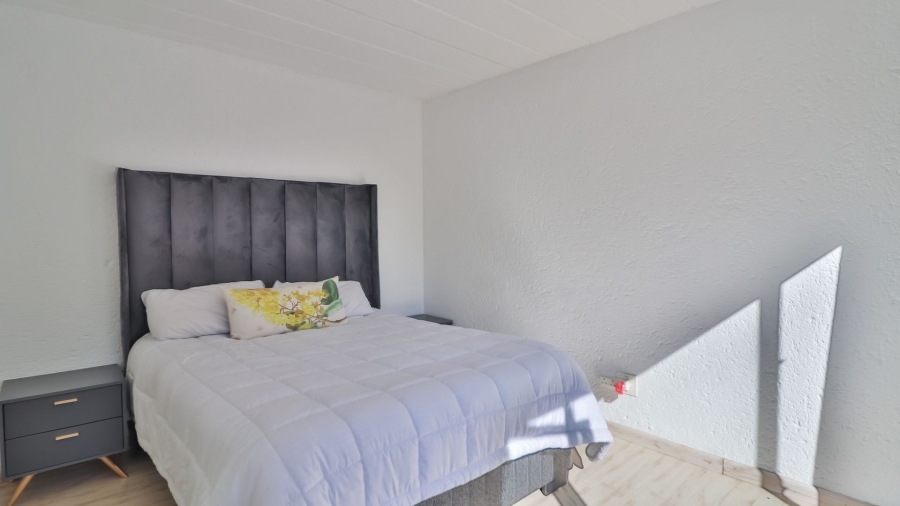 To Let 2 Bedroom Property for Rent in Sandown Gauteng
