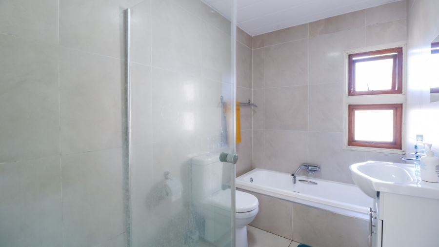 To Let 2 Bedroom Property for Rent in Sandown Gauteng
