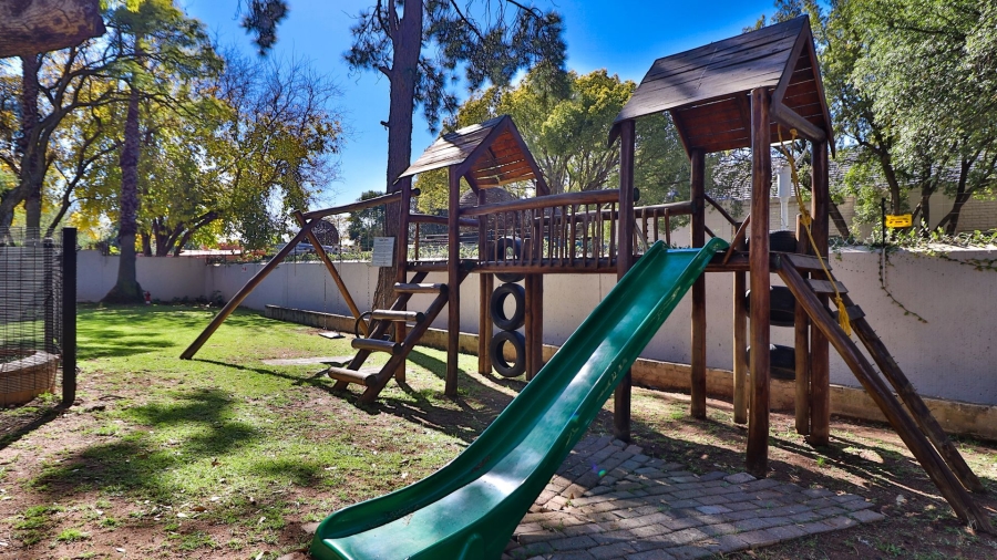 To Let 2 Bedroom Property for Rent in Sandown Gauteng