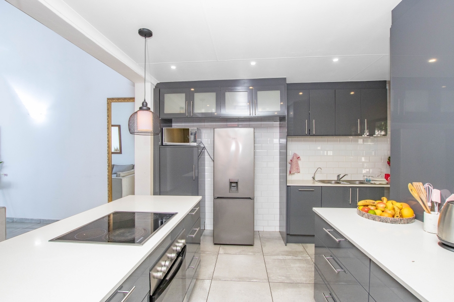 3 Bedroom Property for Sale in Lonehill Gauteng