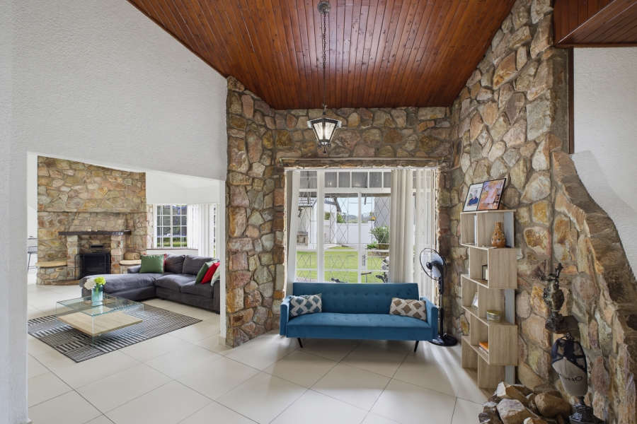 4 Bedroom Property for Sale in Senderwood Gauteng