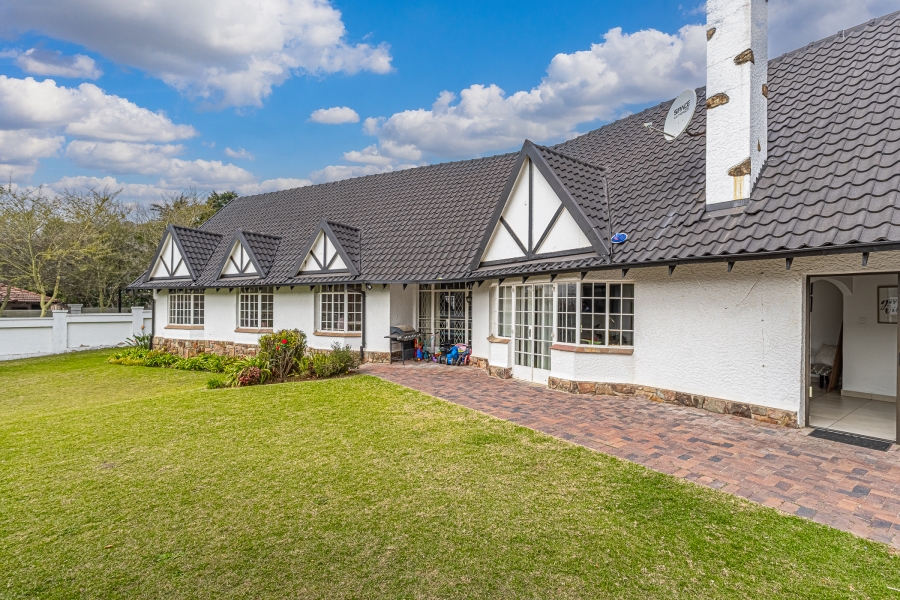 4 Bedroom Property for Sale in Senderwood Gauteng