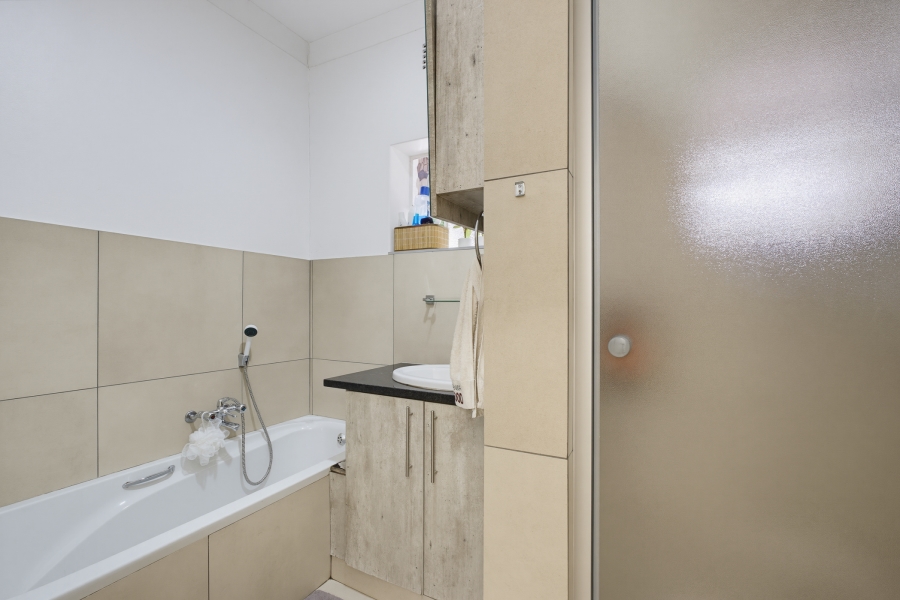 4 Bedroom Property for Sale in Senderwood Gauteng