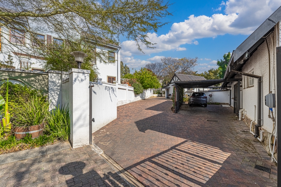 4 Bedroom Property for Sale in Senderwood Gauteng