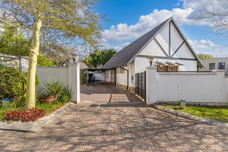 4 Bedroom Property for Sale in Senderwood Gauteng