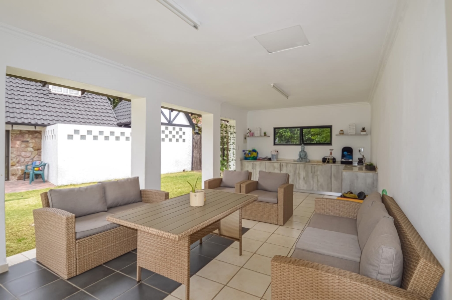 4 Bedroom Property for Sale in Senderwood Gauteng