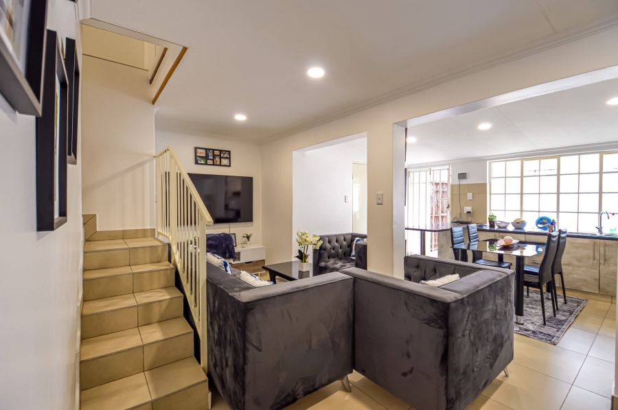 4 Bedroom Property for Sale in Senderwood Gauteng