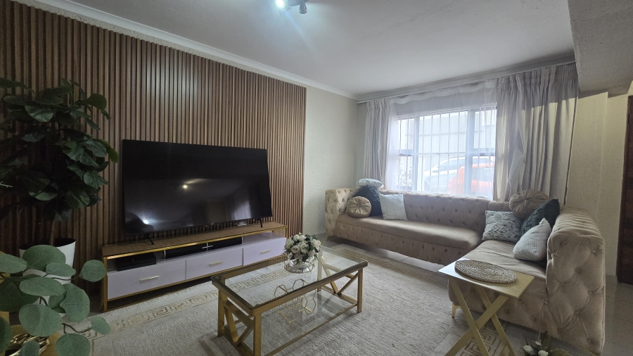 To Let 3 Bedroom Property for Rent in Morningside Manor Gauteng