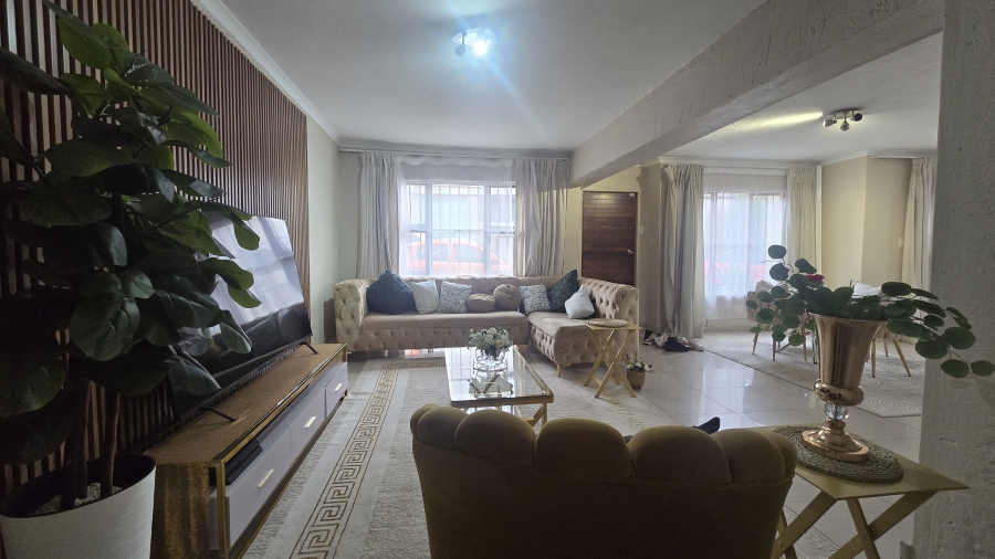 To Let 3 Bedroom Property for Rent in Morningside Manor Gauteng