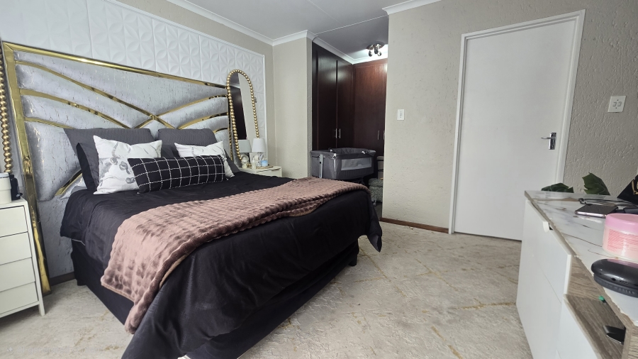 To Let 3 Bedroom Property for Rent in Morningside Manor Gauteng