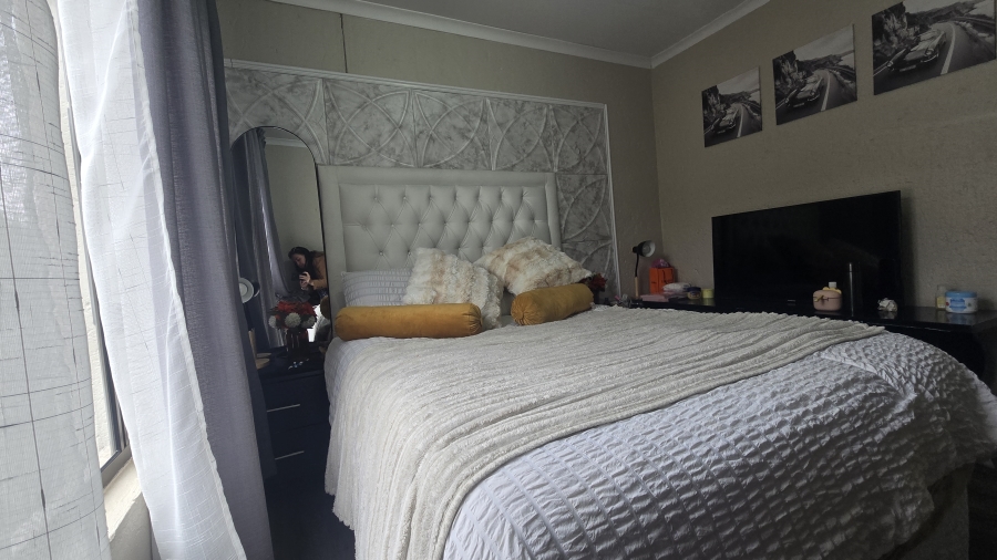 To Let 3 Bedroom Property for Rent in Morningside Manor Gauteng