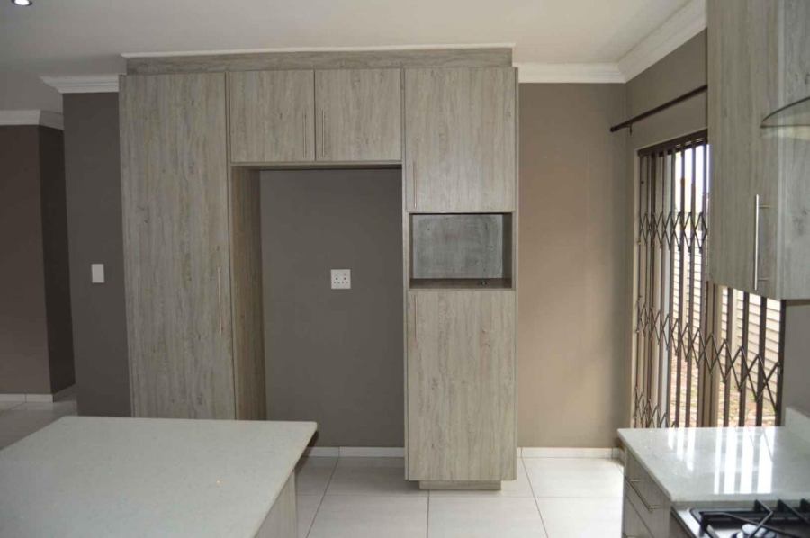 3 Bedroom Property for Sale in Brackenhurst Gauteng
