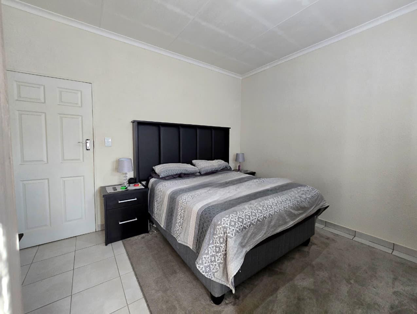 2 Bedroom Property for Sale in New Market Park Gauteng