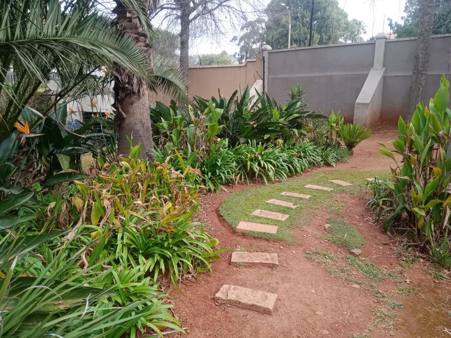 To Let 2 Bedroom Property for Rent in Helderkruin Gauteng
