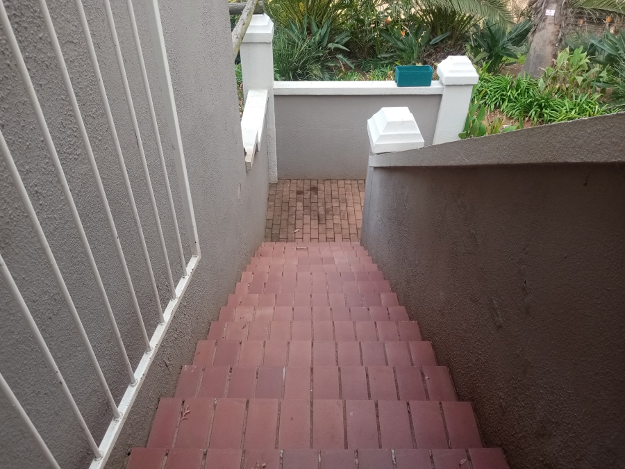 To Let 2 Bedroom Property for Rent in Helderkruin Gauteng