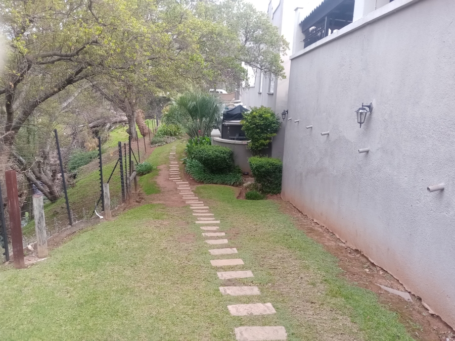 To Let 2 Bedroom Property for Rent in Helderkruin Gauteng