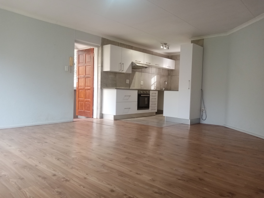 To Let 2 Bedroom Property for Rent in Helderkruin Gauteng