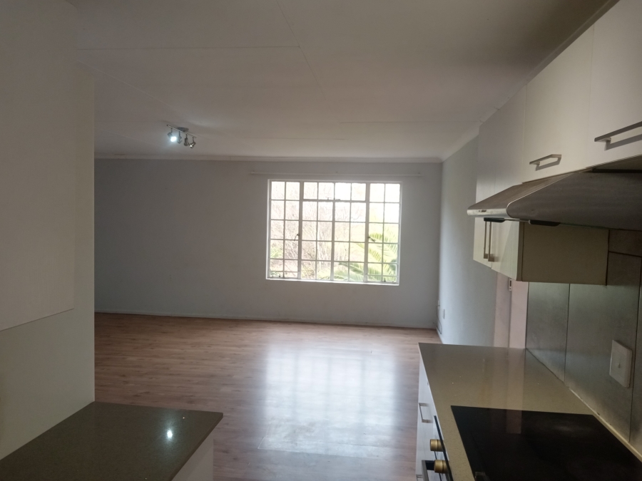 To Let 2 Bedroom Property for Rent in Helderkruin Gauteng