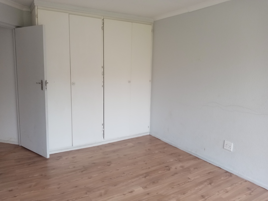 To Let 2 Bedroom Property for Rent in Helderkruin Gauteng