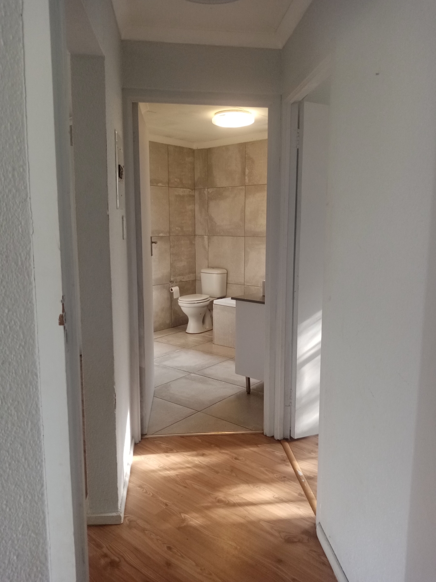 To Let 2 Bedroom Property for Rent in Helderkruin Gauteng