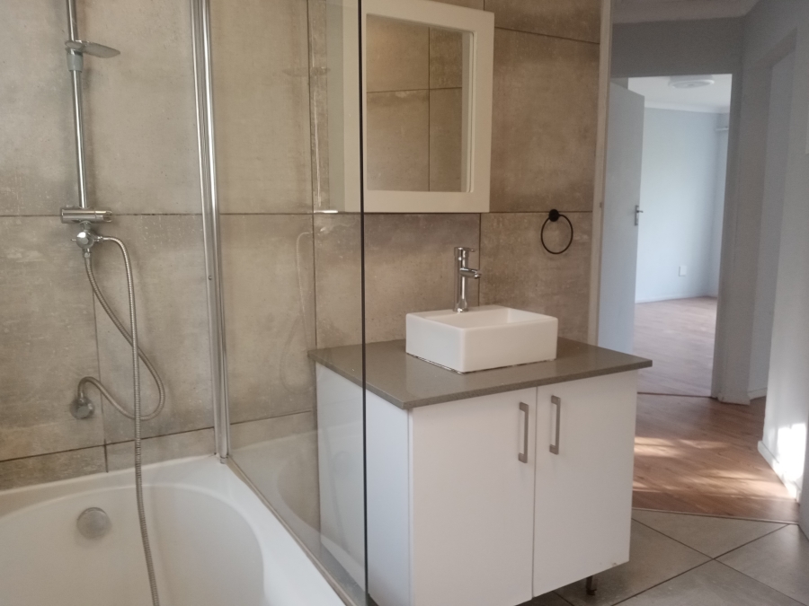 To Let 2 Bedroom Property for Rent in Helderkruin Gauteng