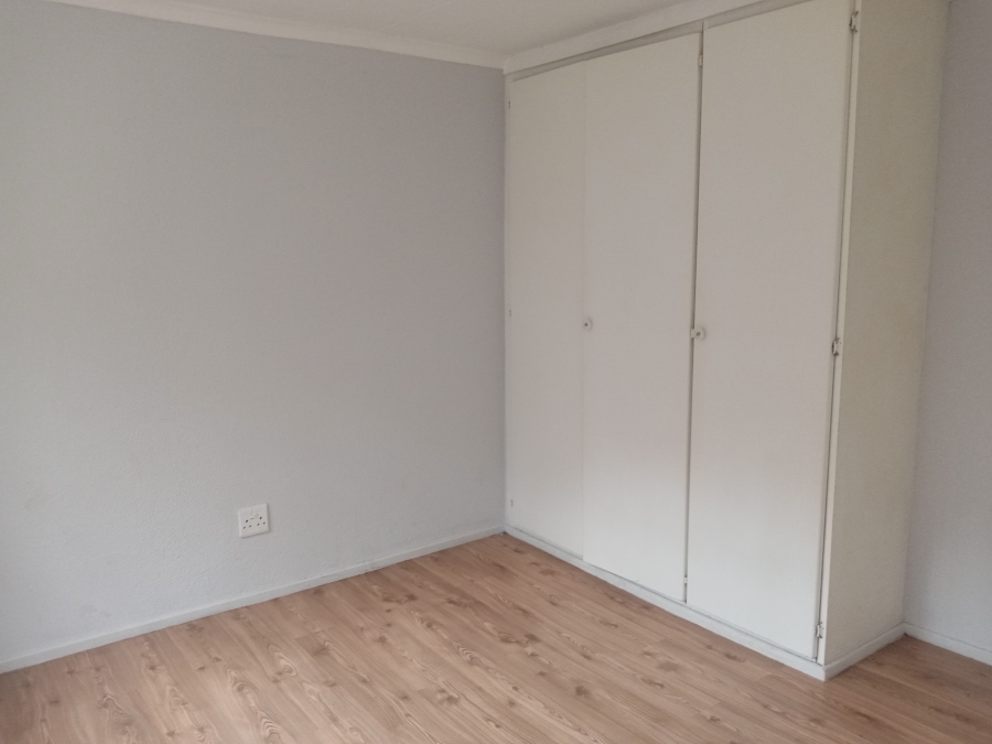 To Let 2 Bedroom Property for Rent in Helderkruin Gauteng