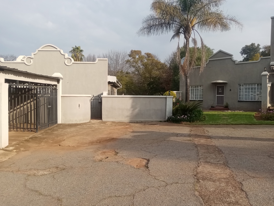 To Let 2 Bedroom Property for Rent in Helderkruin Gauteng