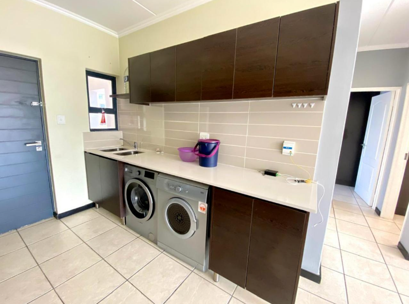 2 Bedroom Property for Sale in Oakdene Gauteng