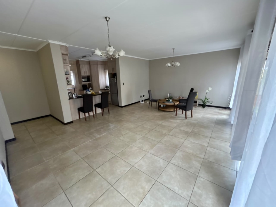 To Let 3 Bedroom Property for Rent in Tres Jolie Gauteng