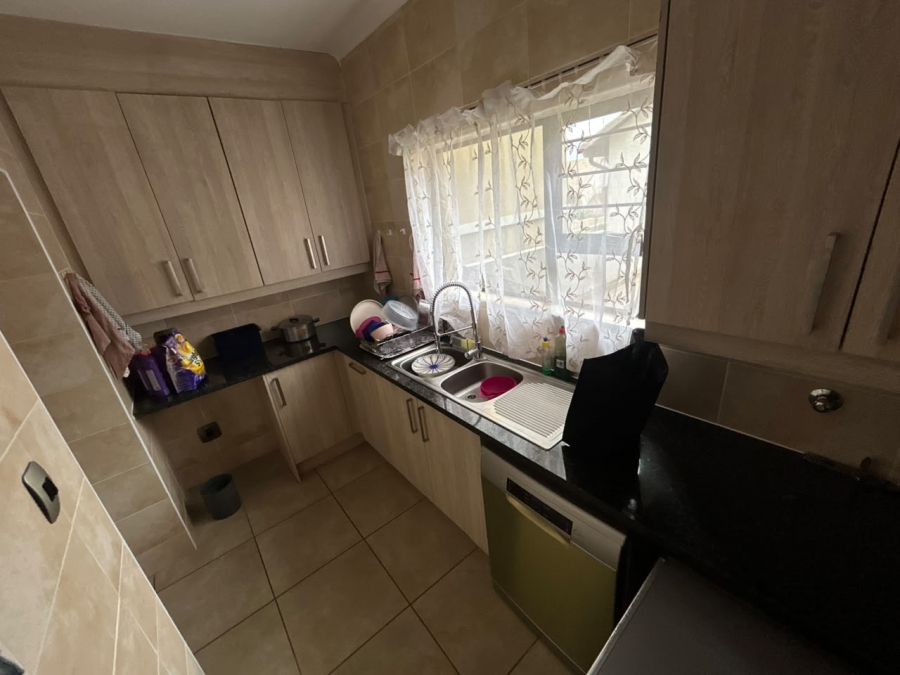 To Let 3 Bedroom Property for Rent in Tres Jolie Gauteng