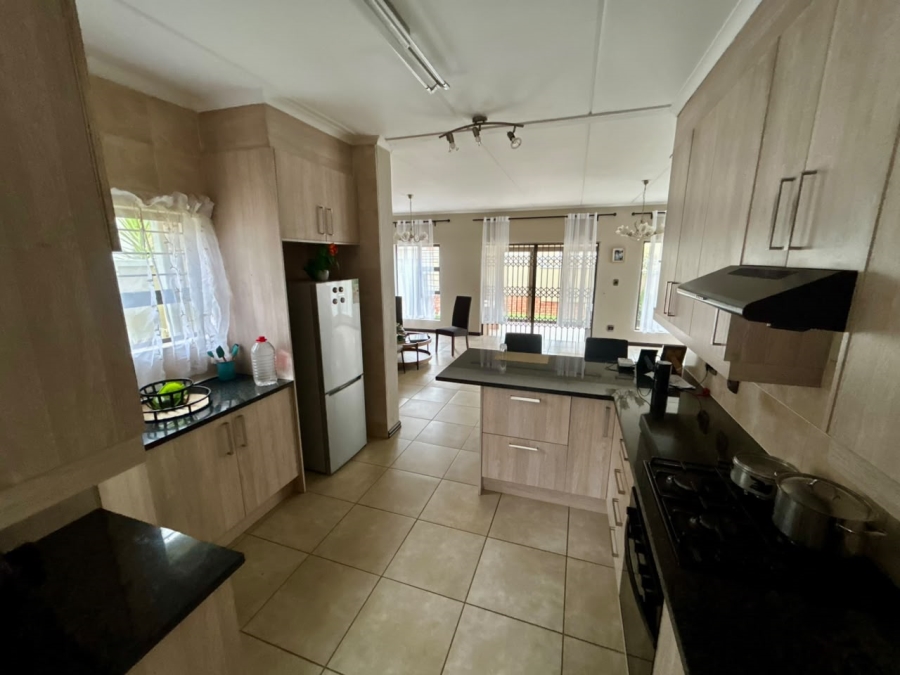 To Let 3 Bedroom Property for Rent in Tres Jolie Gauteng