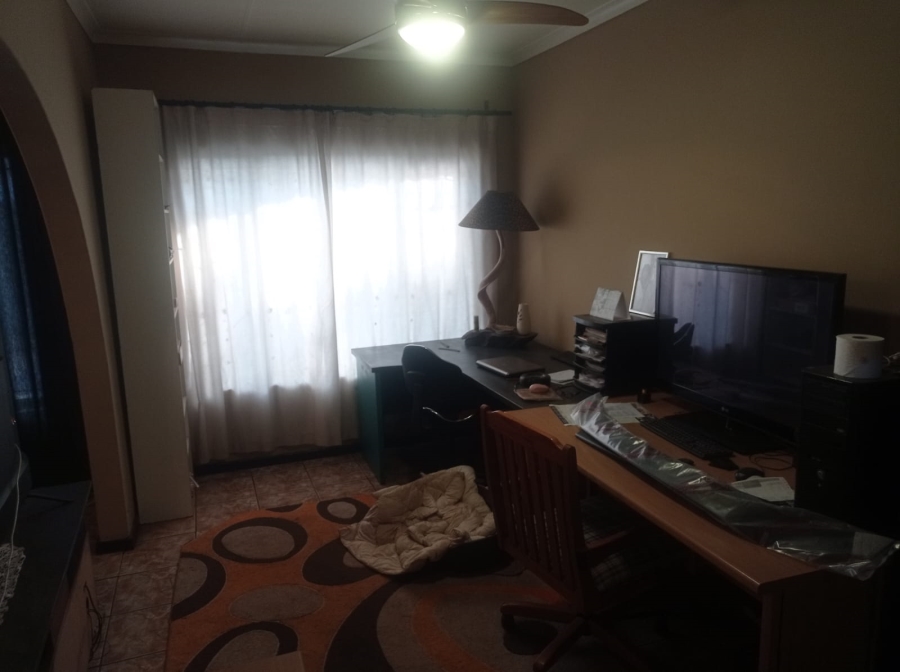 6 Bedroom Property for Sale in Pretoria Gardens Gauteng