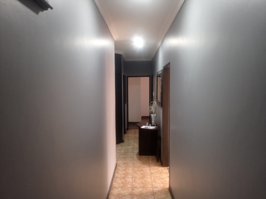 6 Bedroom Property for Sale in Pretoria Gardens Gauteng