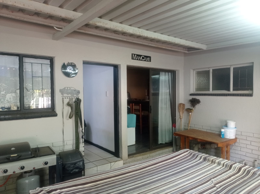 6 Bedroom Property for Sale in Pretoria Gardens Gauteng