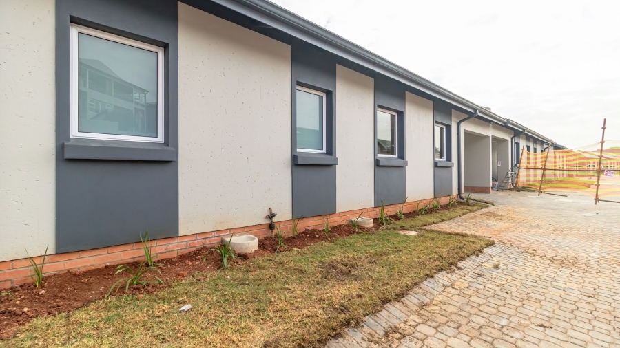 To Let 2 Bedroom Property for Rent in Modderfontein Gauteng