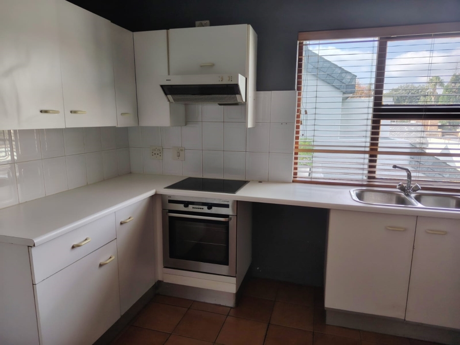 To Let 2 Bedroom Property for Rent in Lakefield Gauteng