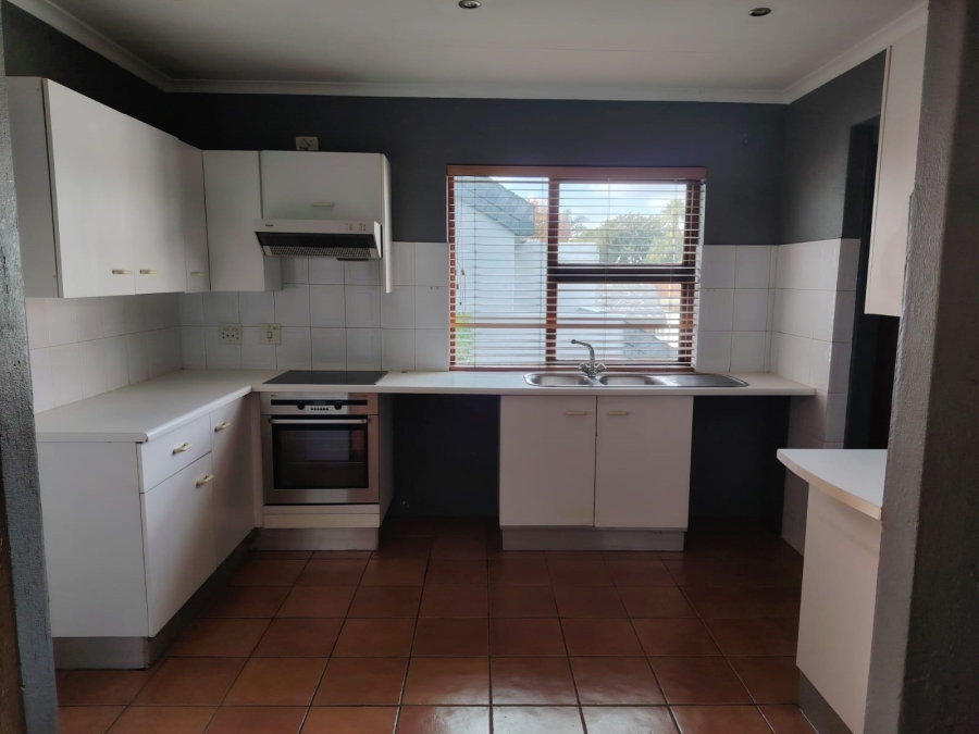 To Let 2 Bedroom Property for Rent in Lakefield Gauteng