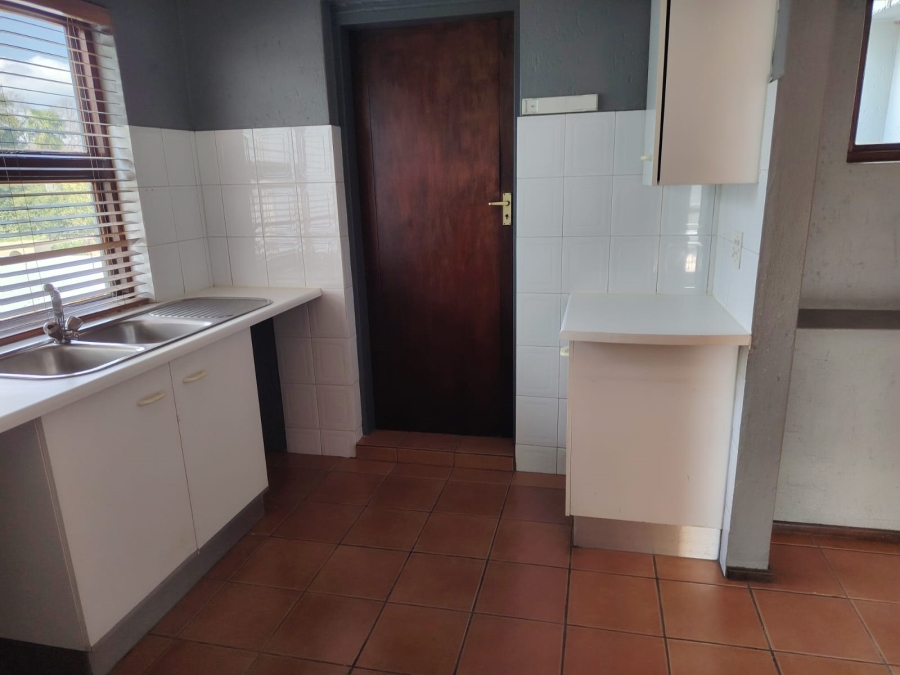 To Let 2 Bedroom Property for Rent in Lakefield Gauteng