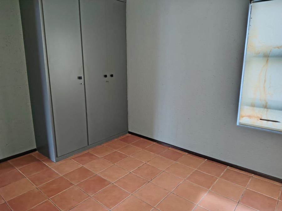To Let 2 Bedroom Property for Rent in Lakefield Gauteng