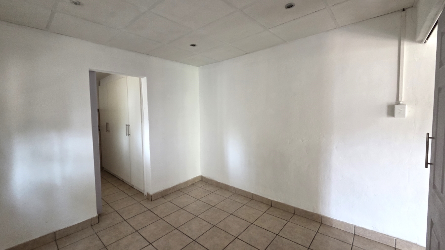 To Let 1 Bedroom Property for Rent in East Lynne Gauteng