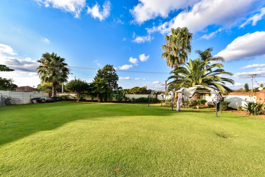 4 Bedroom Property for Sale in Constantia Park Gauteng